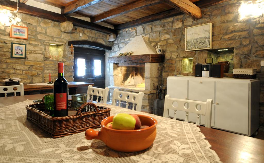 Holiday Homes Poli Svetega Antona Gračišće 객실 사진