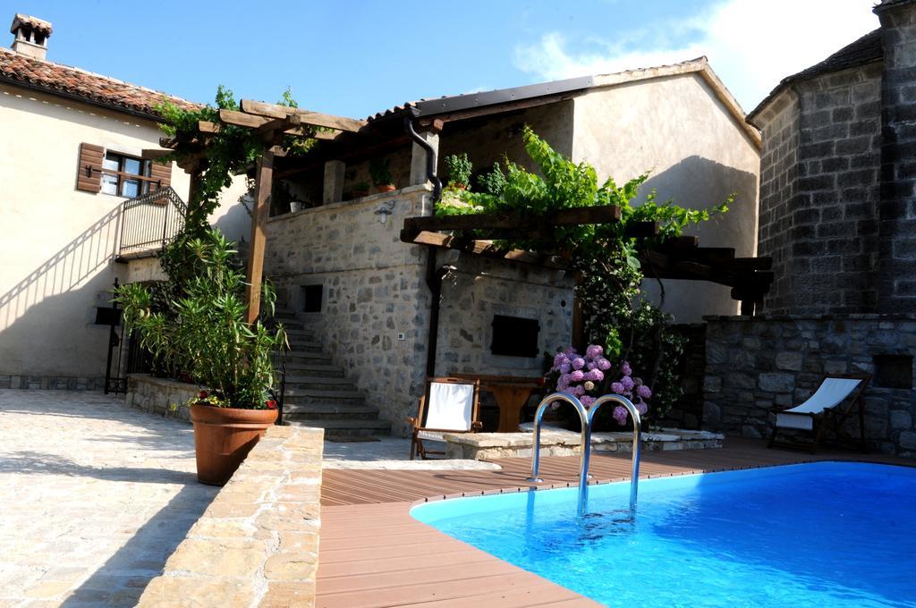 Holiday Homes Poli Svetega Antona Gračišće 외부 사진