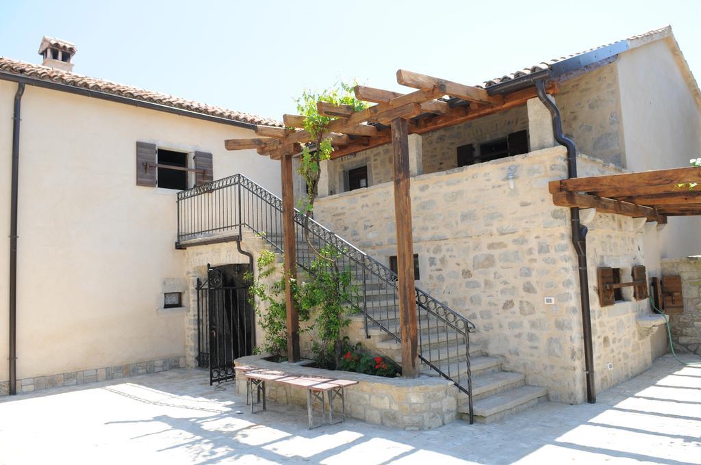 Holiday Homes Poli Svetega Antona Gračišće 객실 사진